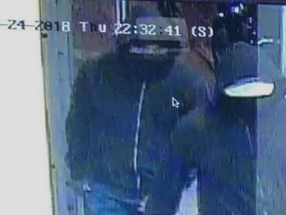 Imagen de los dos sospechosos de colocar una bomba en un restaurante de Mississauga (Canadá) facilitada por la Policia.