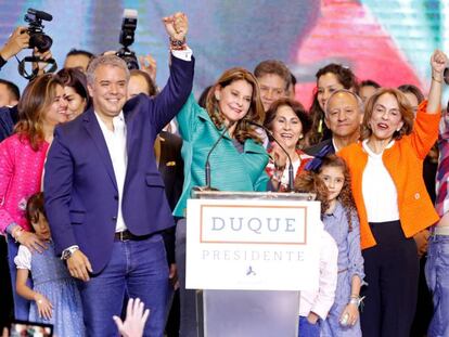 Iván Duque celebra su victoria, el domingo por la noche en Bogotá.