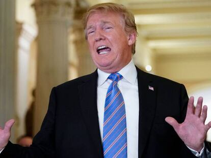 Trump habla con la prensa este martes tras reunirse con los republicanos de la Cámara de Representantes