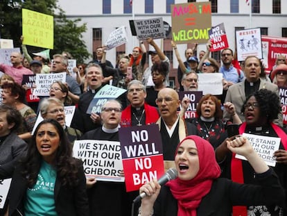 Manifestación en Seattle contra la sentencia del Supremo que legaliza el veto migratorio, el martes.