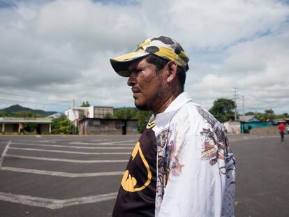 Marvin López el pasado miécoles en un bloqueo de carretera en Boaco (Nicaragua). En vídeo, manifestación en Managua.