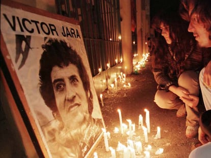 Velada en homenaje a Víctor Jara en 1997.