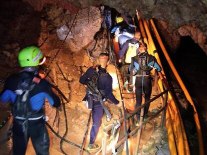 Los militares tailandeses durante el rescate.