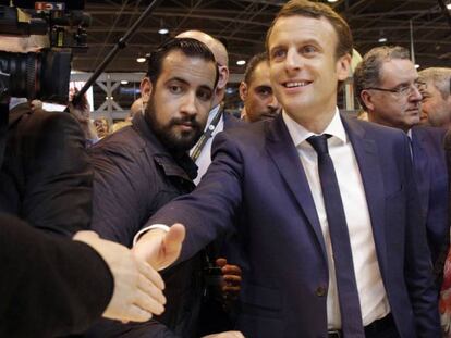 Alexandre Benalla, junto a Emmanuel Macron en marzo de 2017.