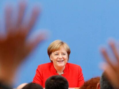 La canciller alemana, Angela Merkel, este viernes en Berlín / En vídeo, Merkel asegura que hay que cultivar la relación con EE UU