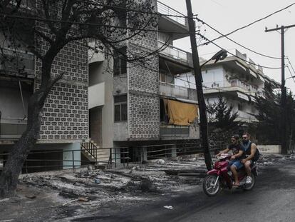 Los vecinos de Mati, una aldea del municipio de Rafina en Grecia.