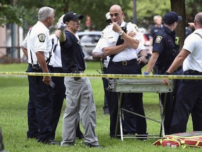 Personal de los servicios de emergencia en el parque de New Haven