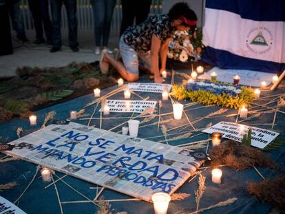 Altar en Managua en honor al periodista Ángel Gahona.