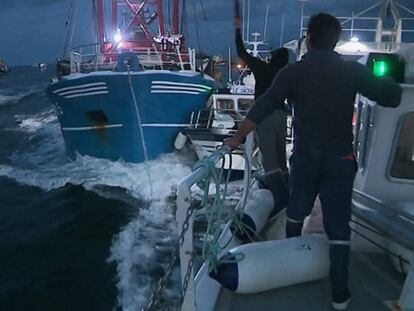 Imagen de un vídeo que recoge los enfrentamientos entre pesqueros de Francia y Reino Unido este martes. En vídeo, las disputas entre los pescadores.