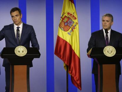 El presidente del Gobierno español, Pedro Sánchez, y el mandatario colombiano, Iván Duque, este jueves en Bogotá. En vídeo, declaraciones de Sánchez.