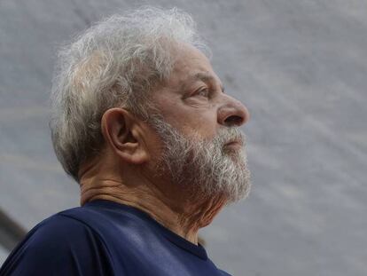 El expresidente brasileño Lula da Silva, horas antes de entrar en prisión el pasado 7 de abril / En vídeo, el anuncio de la justicia brasileña sobre la anulación de la candidatura presidencial de Lula (QUALITY-REUTERS)