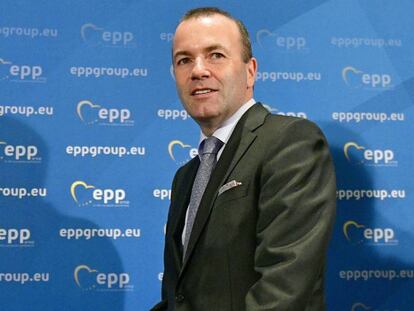 Manfred Weber, en una reunión del PPE este jueves en Viena. En vídeo, el anuncio de su candidatura el pasado miércoles.