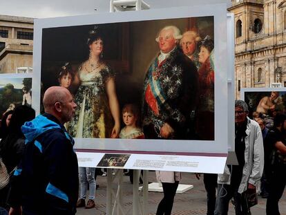 Instalación de 53 réplicas del Museo del Prado en la plaza de Bolívar de Bogotá.