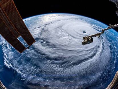 El ojo del huracán Florence visto desde la Estación Espacial Internacional.