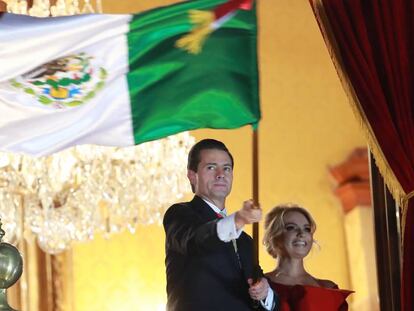 El presidente de México, Enrique Peña Nieto, este sábado, durante la celebración de la independencia en la capital.