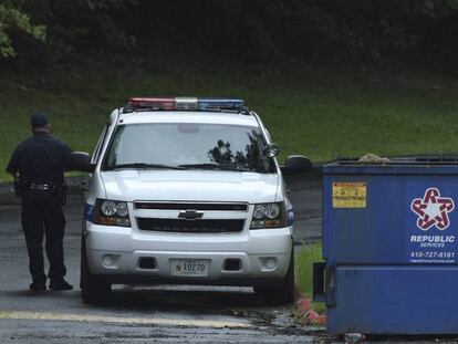 Dos agentes de policía este jueves en Harford, donde ha habido un tiroteo.