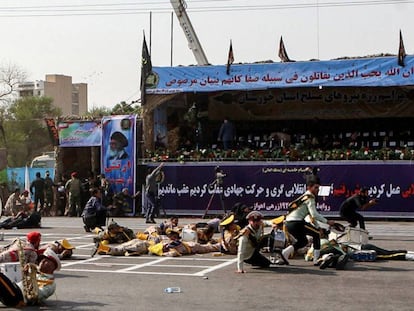 Soldados heridos por el ataque durante un desfile militar en la ciudad iraní de Ahvaz / VÍDEO: QUALITY-REUTERS