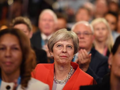 La primera ministra Theresa May, entre la audiencia del congreso del Partido Conservador, este domingo en Birmingham.