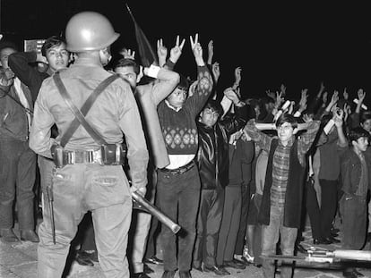 La detención de estudiantes el 2 de octubre de 1968.