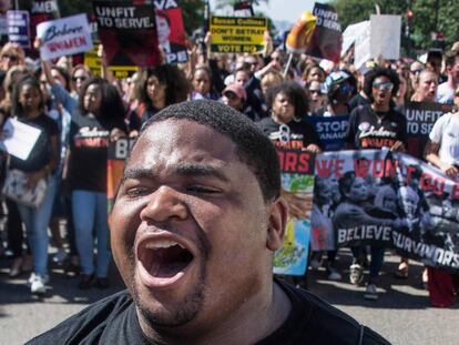 Protestas contra la candidatura de Brett Kavanaugh, el jueves en Washington. En vídeo, comparecencia de la senadora Dianne Feinstein.