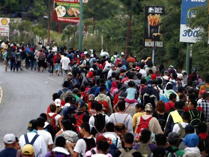 La caravana de migrantes hondureños sigue su paso desde la ciudad de Chiquimula rumbo al departamento de Zacapa (Guatemala) EPV