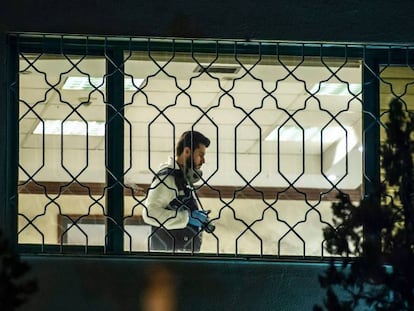 Un policía forense turco, en el consulado saudí en Estambul, el pasado día 15.
