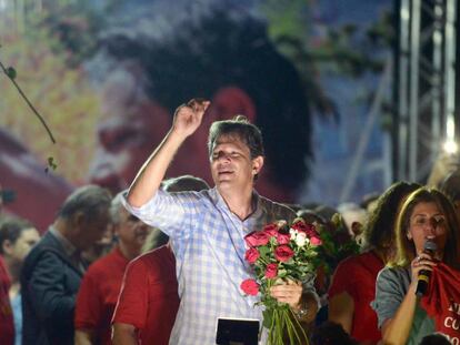 El candidato presidencial Fernando Haddad, durante un mitin en Río de Janeiro.