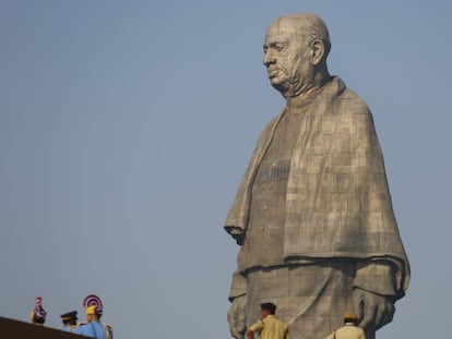 La Estatua de la Unidad, homenaje a la figura de Vallabhbhai Patel, uno de los héroes de la independencia de India. En vídeo, la inauguración de la escultura.