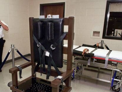 El alcaide de la prisión de Riverbend (Tennessee, EE UU) muestra la sala de ejecuciones en 1999. En vídeo, los testimonios de la abogada de Edmund Zagorski y la periodista de AP que presenció la ejecución.