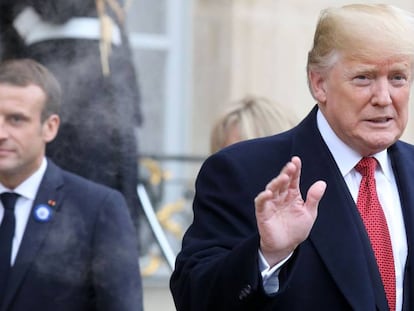 El presidente Donald Trump (derecha) junto a Emmanuel Macron, este sábado en París.