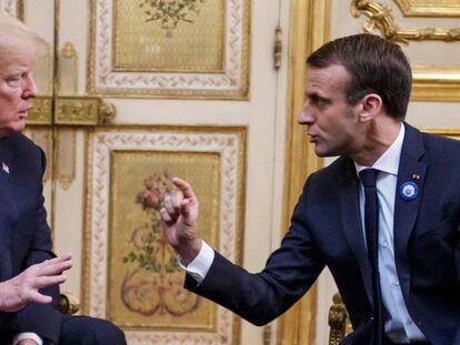 Donald Trump, a la izquierda, junto al presidente francés, Emanuel Macron, el pasado sábado en París. En vídeo, Trump arremete contra Macron y su idea de crear un ejército europeo.