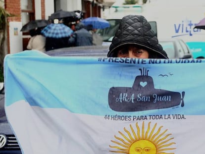 Una de las familiares de los 44 tripulantes del ARA San Juan, en Mar del Plata. En vídeo, el momento del hallazgo del submarino.