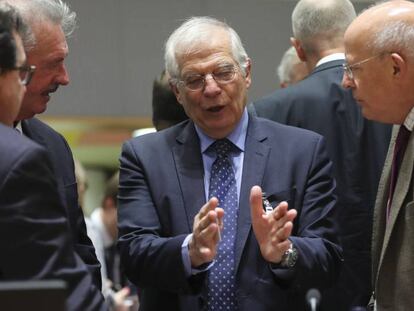 FOTO: El ministro de Exteriores, Josep Borrell, este lunes en Bruselas. / VÍDEO: Declaraciones del presidente del Gobierno, Pedro Sánchez, este martes, sobre la postura de España ante el acuerdo del Brexit.