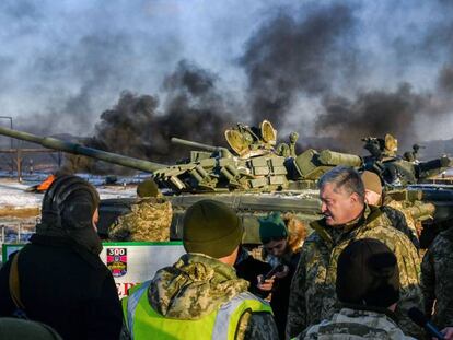 El presidente ucranio, Petró Poroshenko, en Chernígov, una de las zonas donde ha entrado en vigor la ley marcial.