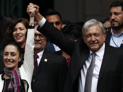 Claudia Sheinbaum junto a López Obrador en el Congreso.