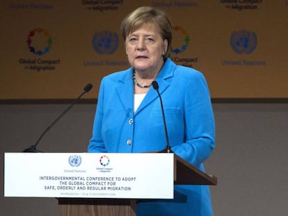 O chanceler alemã Angela Merkel durante sua intervenção. Em vídeo, a intervenção do presidente do Governo espanhol, Pedro Sánchez.