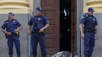 Un hombre abrió fuego durante una misa en la catedral de Campinas. En vídeo, un hombre comete una masacre en una catedral de Brasil.