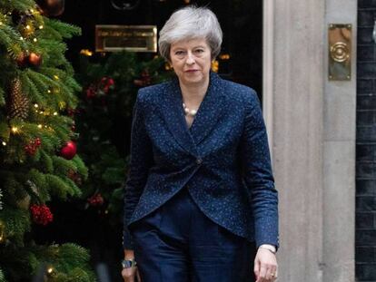La primera ministra británica, Theresa May, en su declaración hoy ante el número 10 de Downing Street, en Londres.
