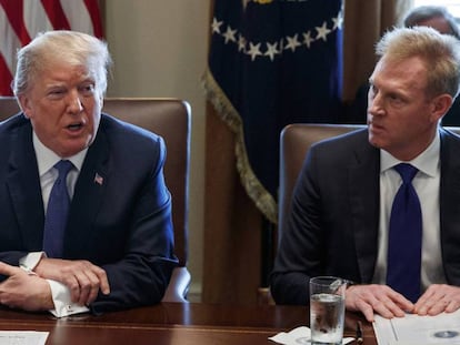 El actual 'número dos' del Pentágono, Patrick Shanahan (derecha), con el presidente de EE UU, Donald Trump, en la Casa Blanca el pasado abril.