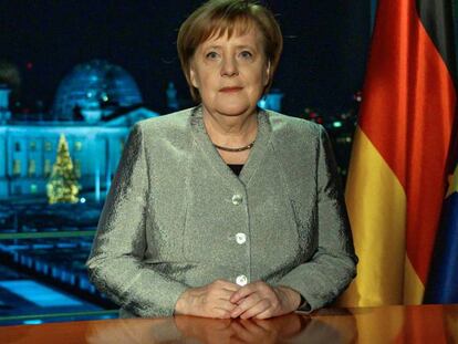 Foto, Angela Merkel, durante su discurso de Año Nuevo a la nación. Vídeo, el líder del partido Die Linke habla sobre el tema.