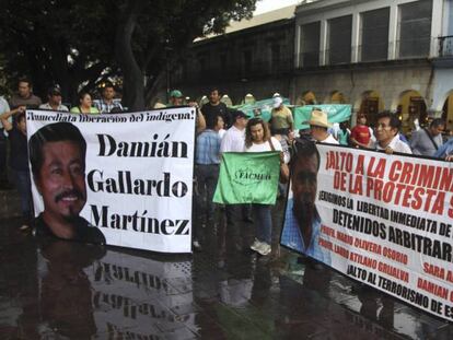 Manifestación por la liberación de presos políticos en Oaxaca en 2013. En vídeo, comparecencia del presidente de México y la ministra de gobernación explicando el proceso.