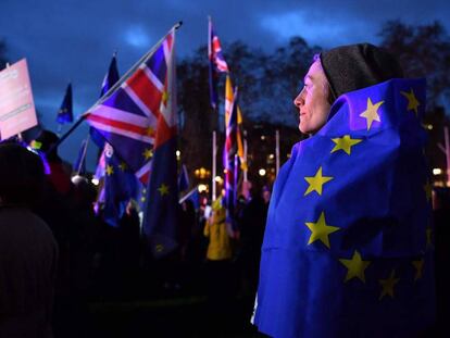 Manifestantes contrarios al Brexit, este martes en Londres. En vídeo, resumen de los debates sobre el Brexit.