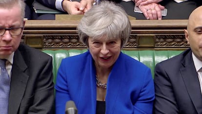 Theresa May nesta quarta-feira no Parlamento Britânico. Em vídeo, a primeira-ministra supera a moção de censura.