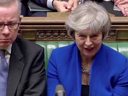 Theresa May, este miércoles en el Parlamento británico. En vídeo, la primera ministra supera la moción de censura.
