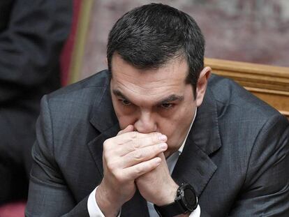 Tsipras, este martes en el Parlamento en Atenas. En vídeo, el líder de ANEL y Tsipras confirman la ruptura de la coalición.