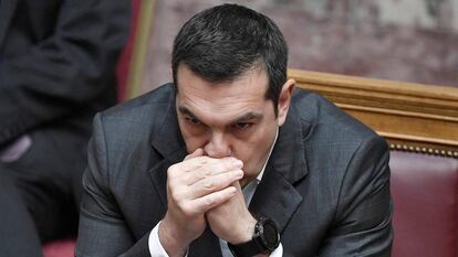 Tsipras, este martes en el Parlamento en Atenas. En vídeo, el líder de ANEL y Tsipras confirman la ruptura de la coalición.