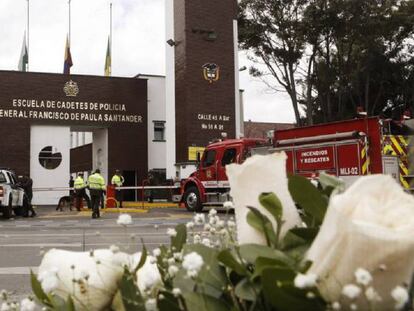 En vídeo, un coche bomba provoca una masacre en una escuela de policías de Bogotá.