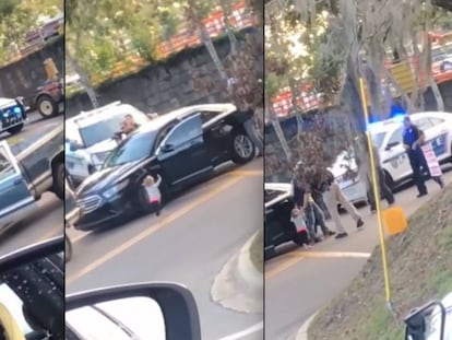 La menor de dos años sale con las manos en alto imitando a sus padres tras ser detenidos mientras los policías le apuntan con sus armas.