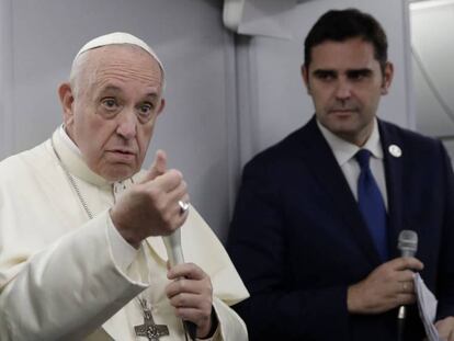 El papa Francisco, durante la rueda de prensa en el avión de regreso a Roma.