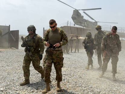 Soldados estadounidenses en una base del distrito de Khogyani (Afganistán). En vídeo, declaraciones del presidente de Afganistán.